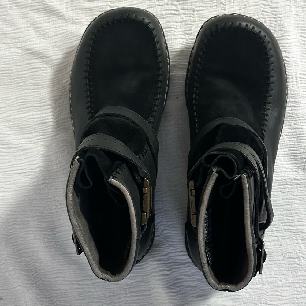 Teva Leather Ankle Boots - Black Suede & Leather, Buckle Strap, US 5 Like New! 🌟 - Picture 6 of 10